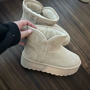 Platform “Ugg-like” boots - size 6